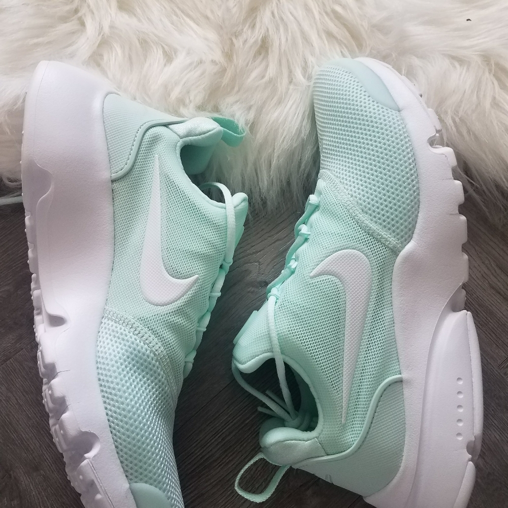 Presto Fly Nikes